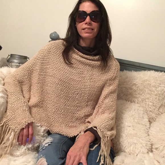 Knitted Beige Poncho - Picture 5 of 6